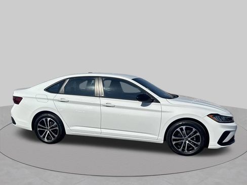 Used 2025 Volkswagen Jetta Sport FWD image 4