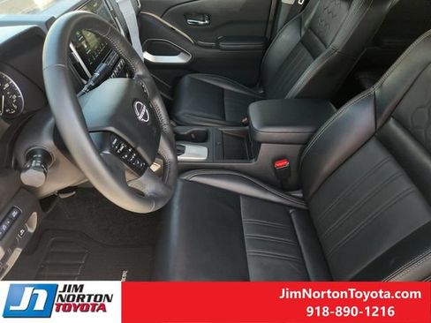 Used 2025 Nissan Frontier SL AWD/4WD image 13