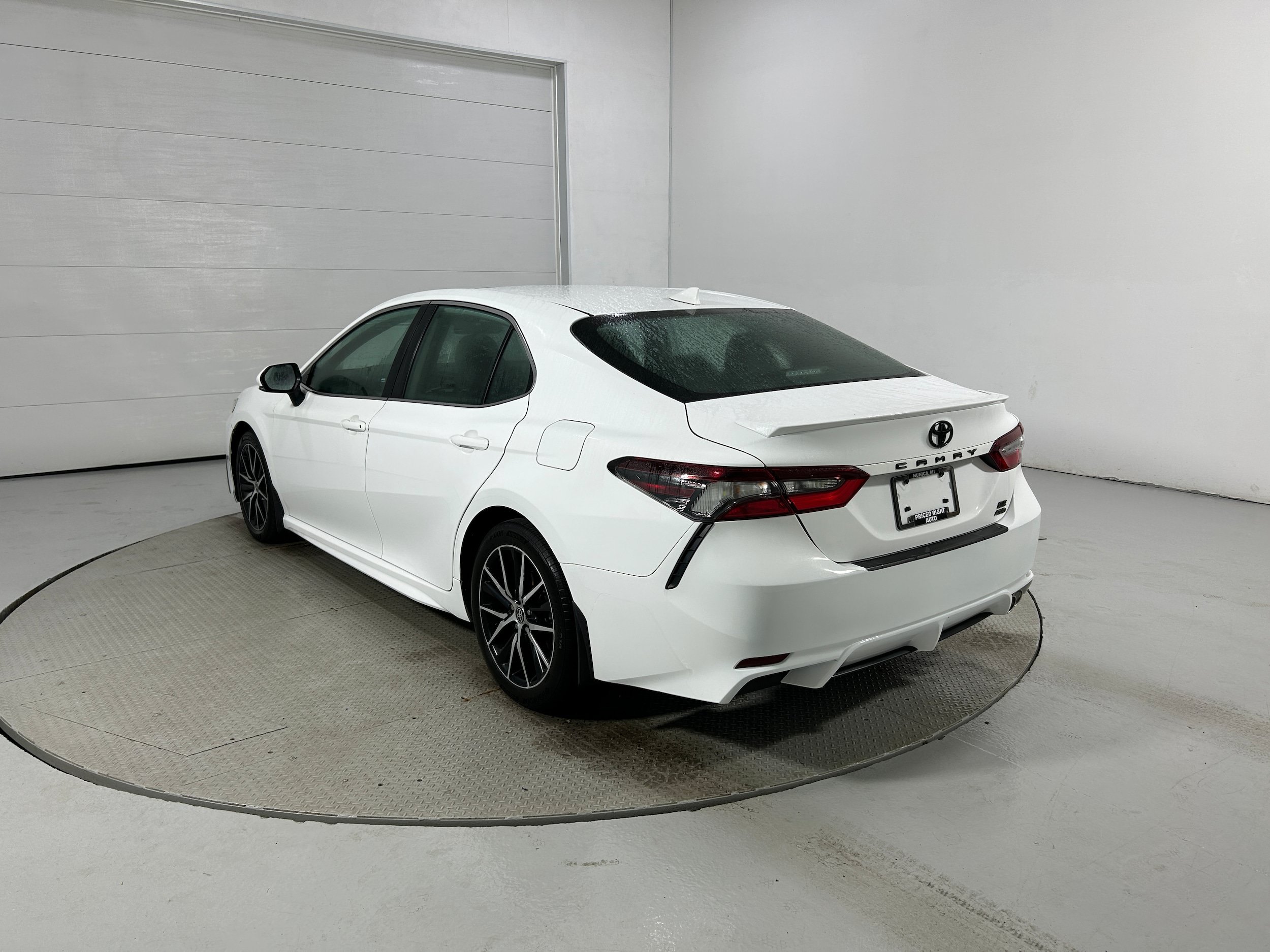 Used 2023 Toyota Camry SE w/ Cold Weather Package AWD/4WD image 21