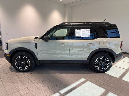 Used 2025 Ford Bronco Sport Outer Banks w/ Outer Banks Tech Package+ image 2