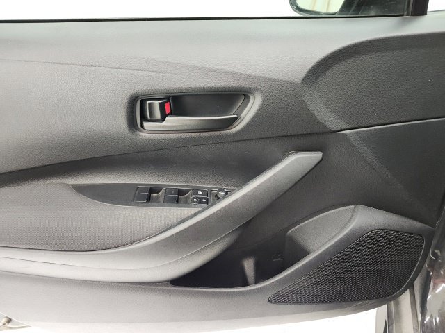 Used 2025 Toyota Corolla LE FWD image 11