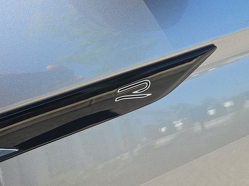 Certified 2024 Volkswagen Tiguan SE R-Line AWD/4WD image 7