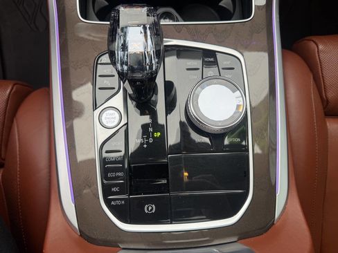 Used 2022 BMW X5 xDrive40i w/ M Sport Package image 11