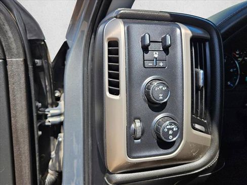 Used 2017 GMC Sierra 2500 Denali w/ Duramax Plus Package AWD/4WD image 26