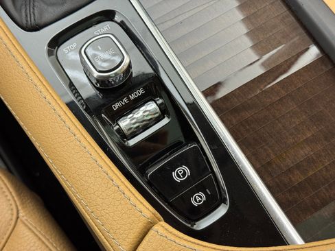 Used 2016 Volvo XC90 T6 Momentum w/ Momentum Plus Package image 28