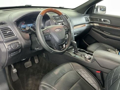 Used 2018 Ford Explorer Platinum image 22