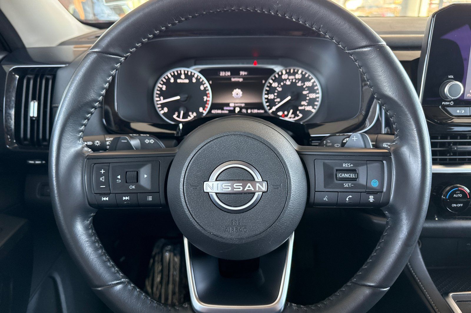 Certified 2025 Nissan Pathfinder SV FWD image 31