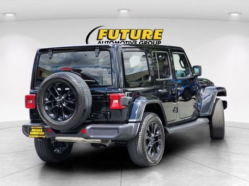 Used 2025 Jeep Wrangler Unlimited Sahara AWD/4WD image 7