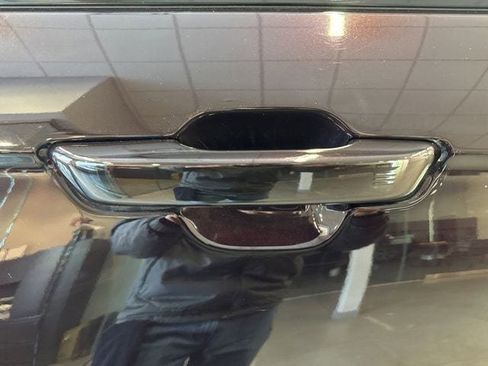 Used 2022 Jeep Grand Cherokee L Limited w/ Luxury Tech Group II image 18