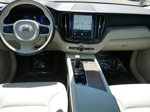Used 2022 Volvo XC60 B5 Momentum AWD/4WD image 13
