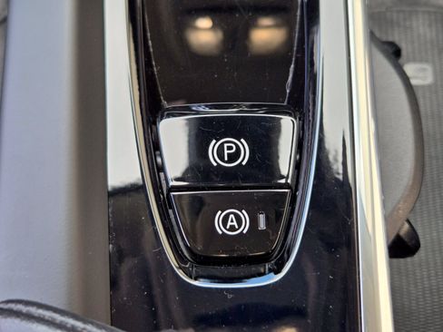 Certified 2024 Volvo XC60 B5 Plus w/ Protection Package Premier AWD/4WD image 18