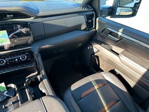 Used 2024 GMC Sierra 2500 AT4 w/ AT4 Preferred Package image 23