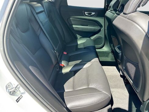 Used 2020 Volvo XC60 T6 Momentum image 28