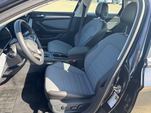 Used 2025 Volkswagen Jetta SE image 25