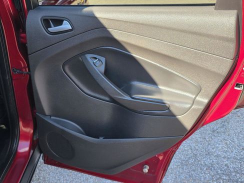 Used 2019 Ford Escape SE FWD image 29