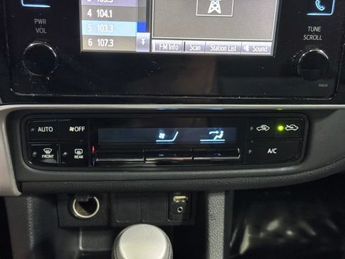 Used 2017 Toyota Corolla LE w/ Carpet Mat Package (TMS) FWD image 18