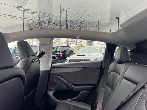 Used 2026 Tesla Model Y 2WD image 25