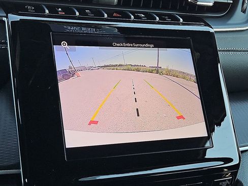 New 2025 Jeep Grand Cherokee L Laredo image 16