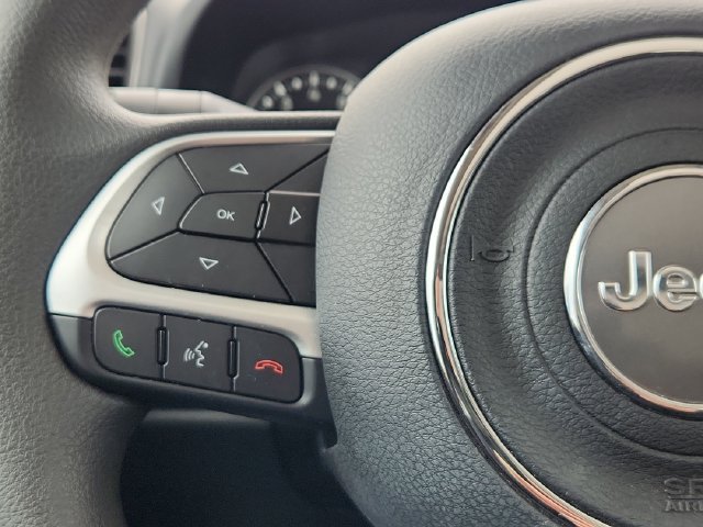 Used 2023 Jeep Renegade Latitude w/ Sun & Fun Group AWD/4WD image 36