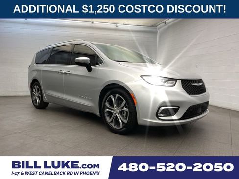New 2026 Chrysler Pacifica Pinnacle w/ Trailer Tow Group FWD image 1