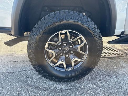 Used 2024 Chevrolet Colorado ZR2 w/ Technology Package AWD/4WD image 13