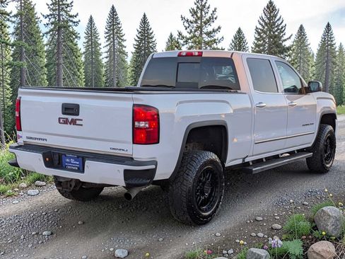 Used 2017 GMC Sierra 2500 Denali w/ Suspension Package, Off-Road AWD/4WD image 5