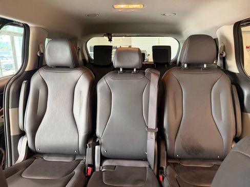 Used 2026 Kia Carnival FWD image 36