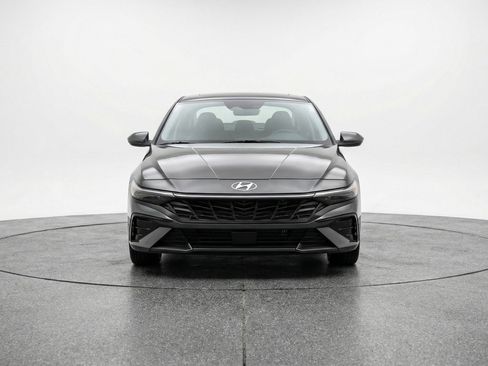 Used 2025 Hyundai Elantra SEL image 2