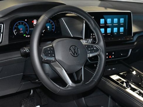 New 2026 Volkswagen Atlas Cross Sport SE image 2