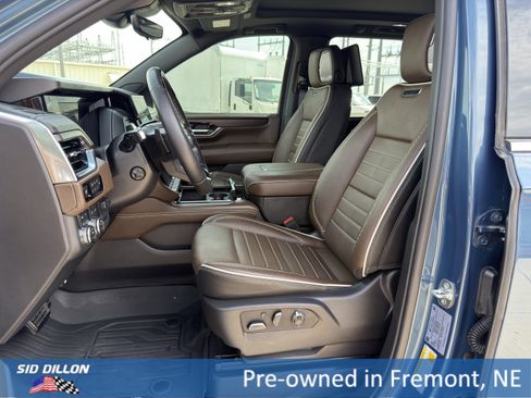 Used 2025 GMC Yukon Denali Ultimate w/ LPO, Floor Liner Package AWD/4WD image 17