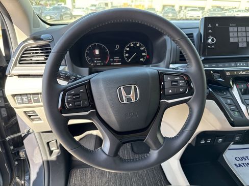 Used 2026 Honda Odyssey Touring image 11
