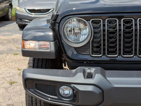 New 2025 Jeep Gladiator Sport image 10