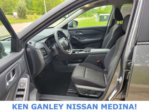Certified 2026 Nissan Rogue SV AWD/4WD image 36