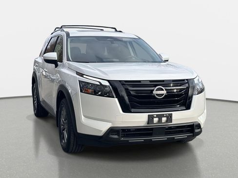 New 2025 Nissan Pathfinder SV image 3