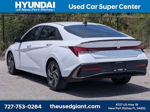 Used 2025 Hyundai Elantra Sport FWD image 3
