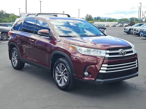 Used 2019 Toyota Highlander XLE AWD/4WD image 8