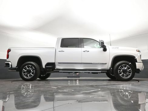 Certified 2025 Chevrolet Silverado 3500 High Country w/ High Country Premium Package AWD/4WD image 28