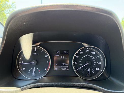 Used 2017 Hyundai Elantra SE FWD image 24