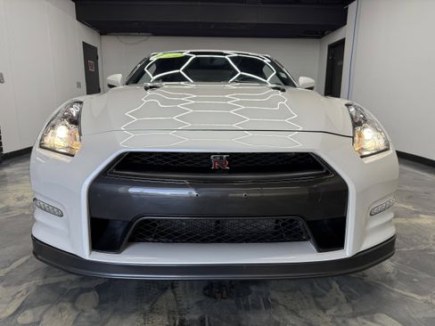 Used 2014 Nissan GT-R Black Edition image 6