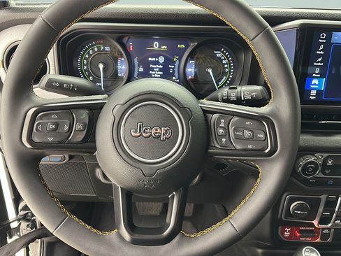 Used 2024 Jeep Wrangler Unlimited AWD/4WD image 15