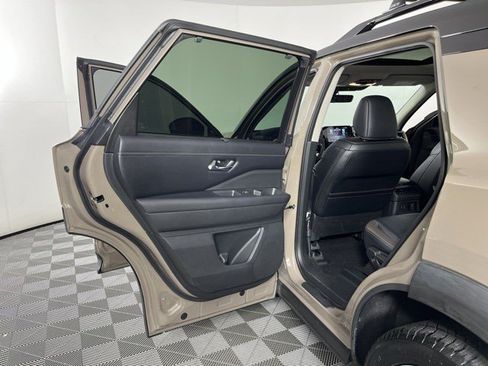 Used 2023 Nissan Pathfinder Platinum w/ Cargo Package AWD/4WD image 39