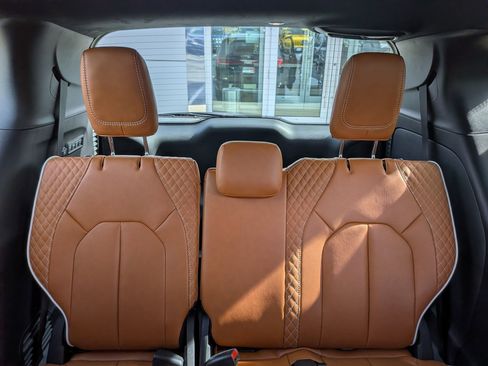 New 2026 Chrysler Pacifica Pinnacle w/ Trailer Tow Group image 29