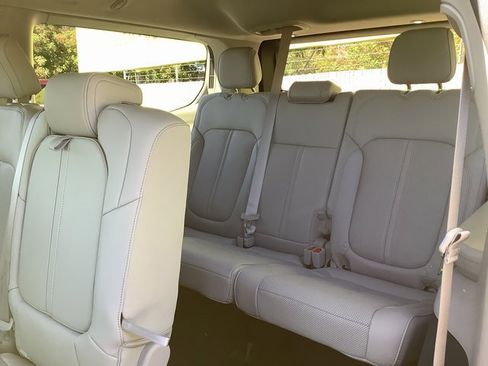 New 2023 Jeep Wagoneer Series III w/ Preferred Equipment Group image 28