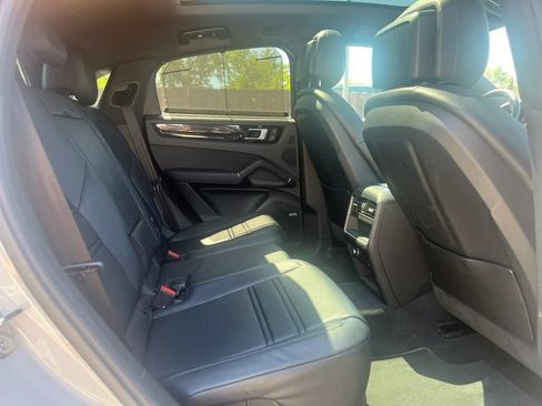 Used 2022 Porsche Cayenne Platinum Edition AWD/4WD image 14