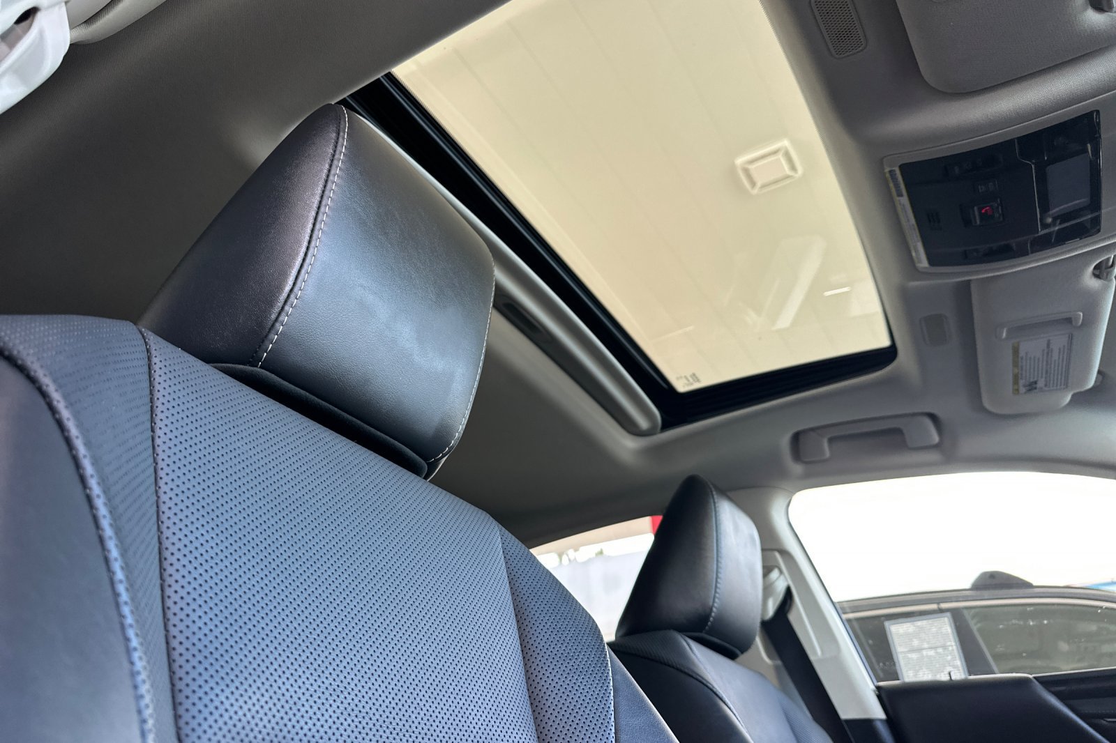 Used 2022 Lexus ES 300h w/ Premium Package FWD image 17