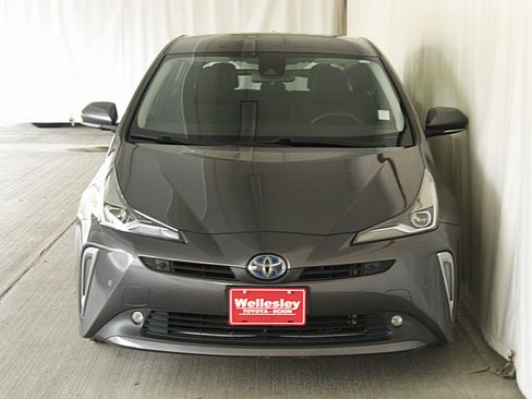 Used 2021 Toyota Prius LE image 3