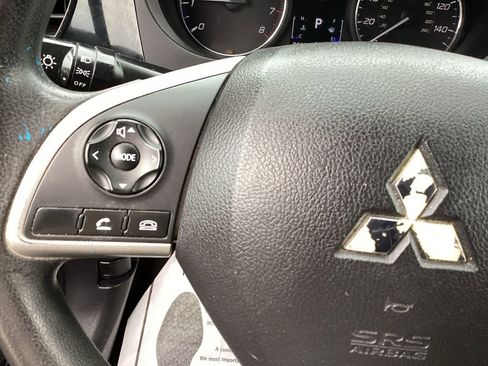 Used 2020 Mitsubishi Outlander ES image 20