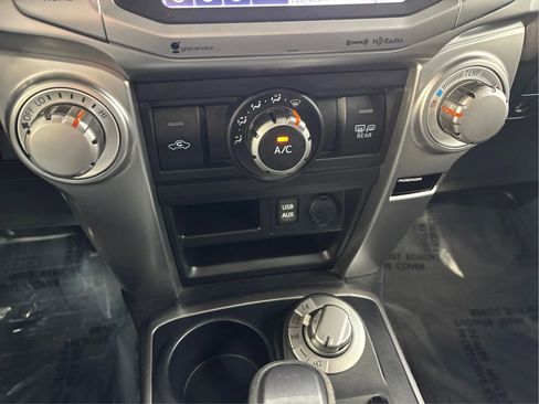 Used 2016 Toyota 4Runner SR5 AWD/4WD image 38