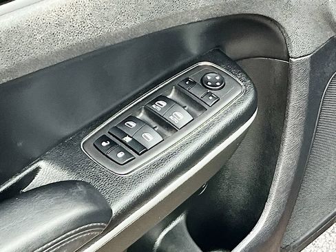 Used 2023 Chrysler 300 Touring RWD image 18