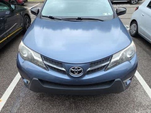 Used 2014 Toyota RAV4 LE AWD/4WD image 2
